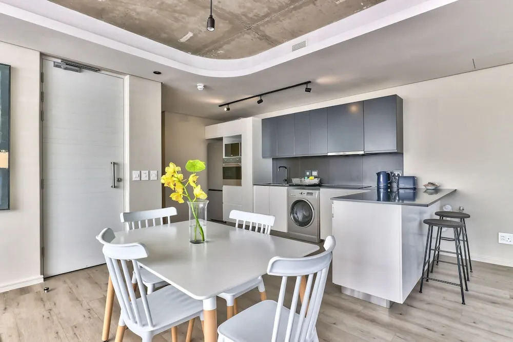 Luxury 2 Bedroom With Balcony
