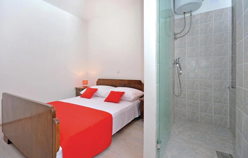 Amazing Home in Srinjine With Wifi and 3 Bedrooms
