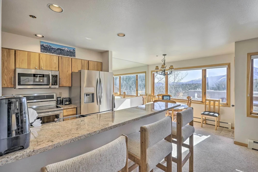 Condo w/ Views & Hot Tub Access in Silverthorne!