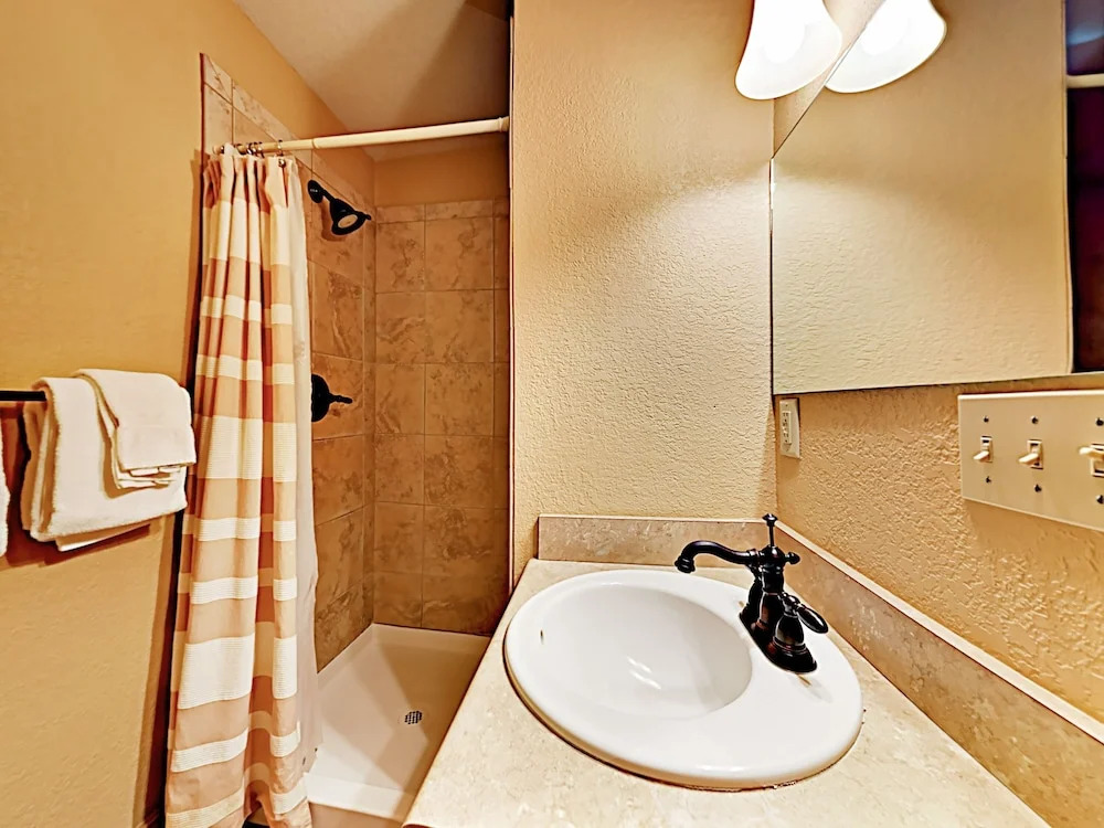 New Listing! Updated W/ Balcony & Hot Tub 2 Bedroom Condo