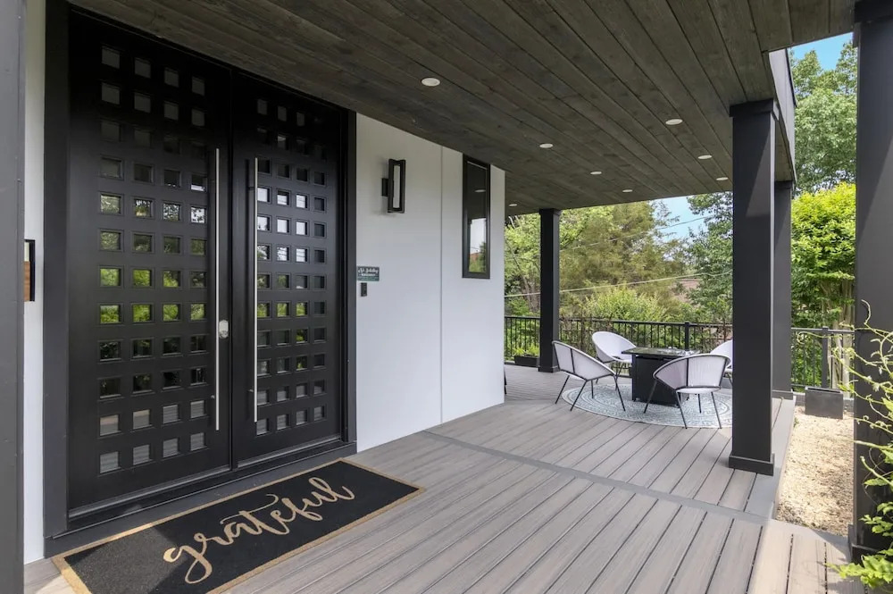Top of The Hill Luxury Clarendon 4-br Homestay
