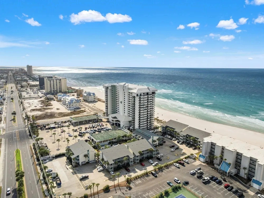 Escape to Beachfront Paradise: 2br/2ba Condo on the Gulf, Sleeps 8