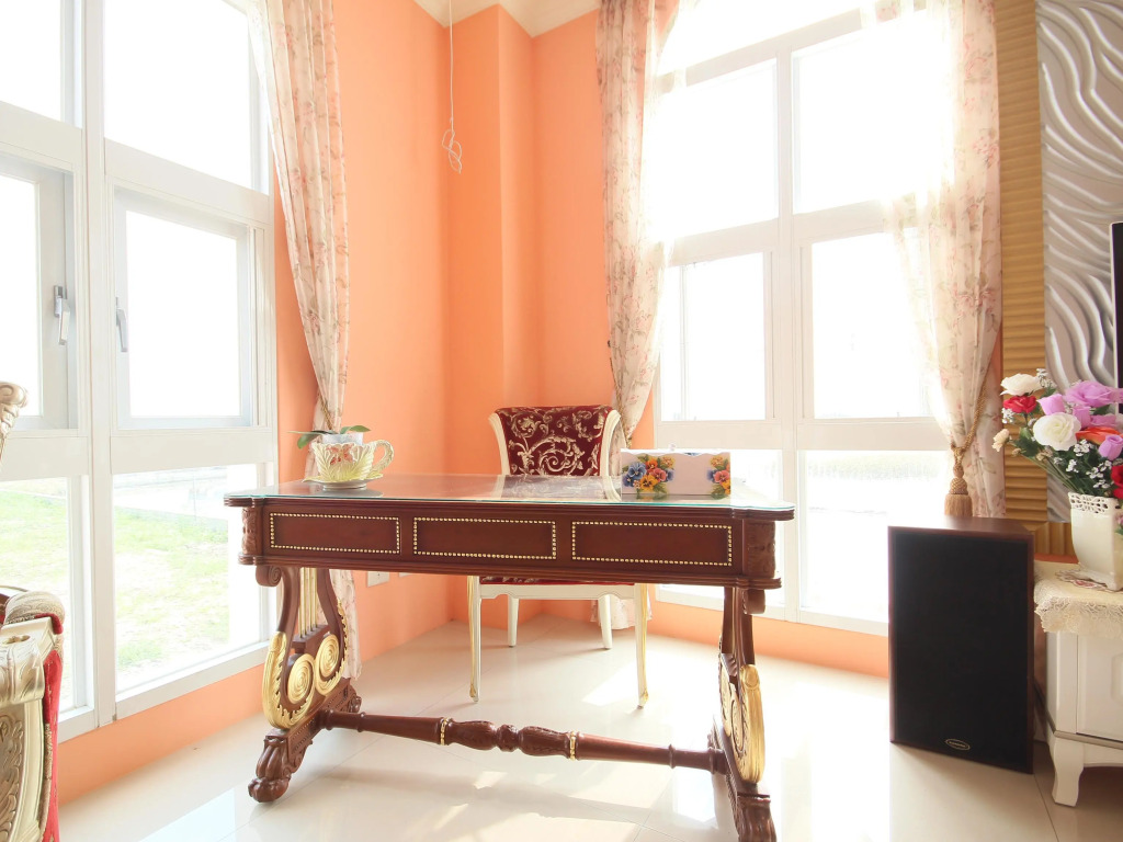 Decoupage Manor
