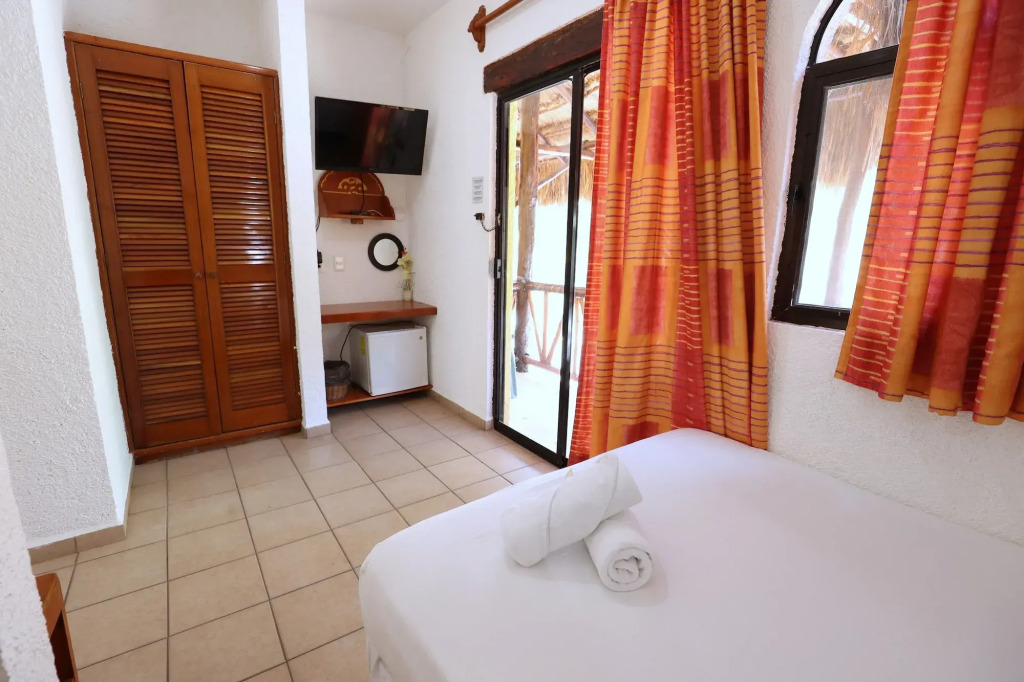 Hotel Bosque Caribe, 5th Av. zone
