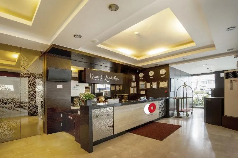 Capital O 1083 Hotel Grand Kartika