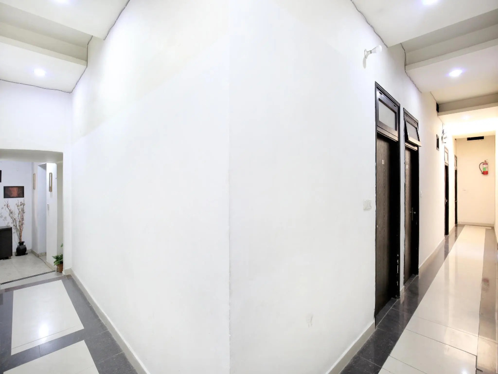 OYO 14494 Hotel Ramneek