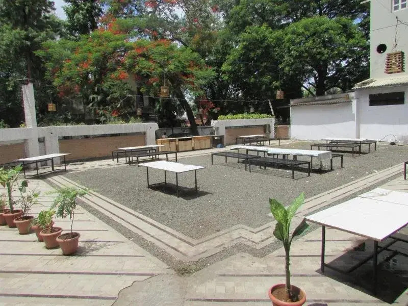 Dwarka Hotel