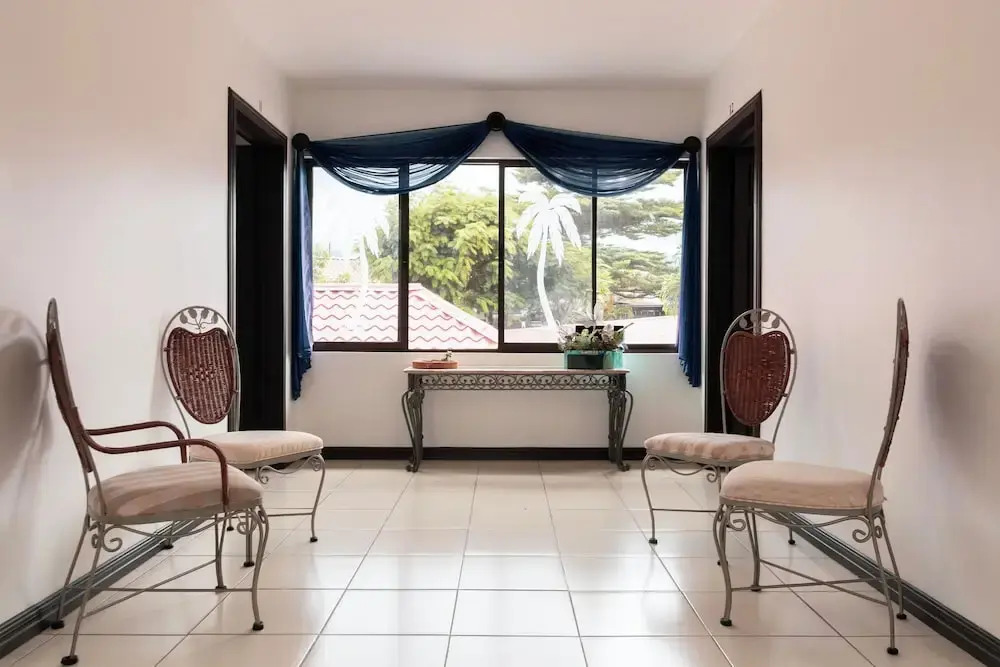 Brisas del Aeropuerto Airport Breezes inn