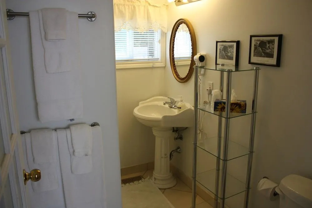 Ellis House Bed & Breakfast