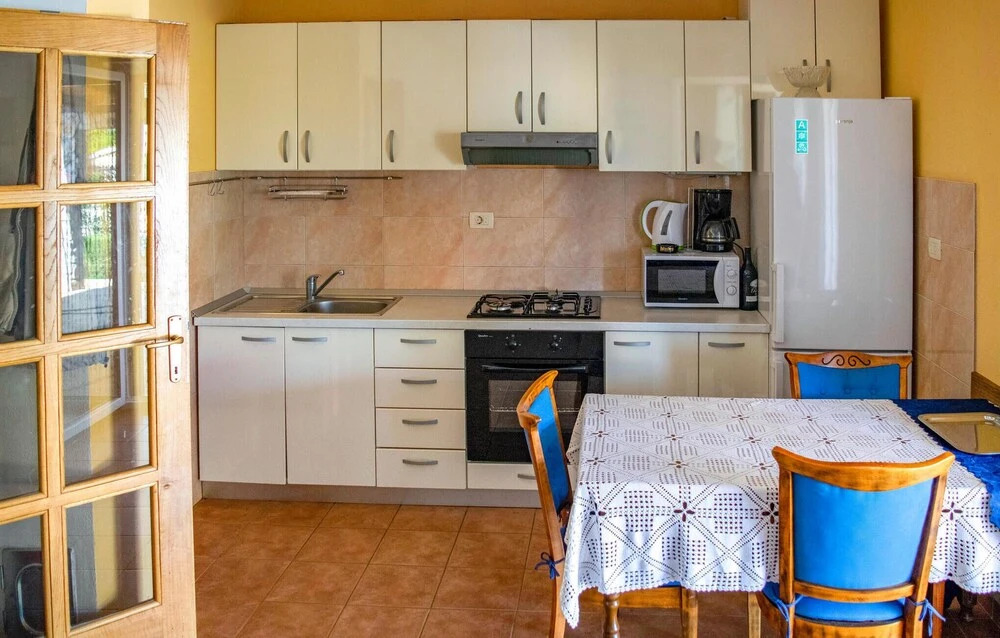 Nice Home in Gornje Selo With 3 Bedrooms, Wifi and Outdoor Swimming Pool
