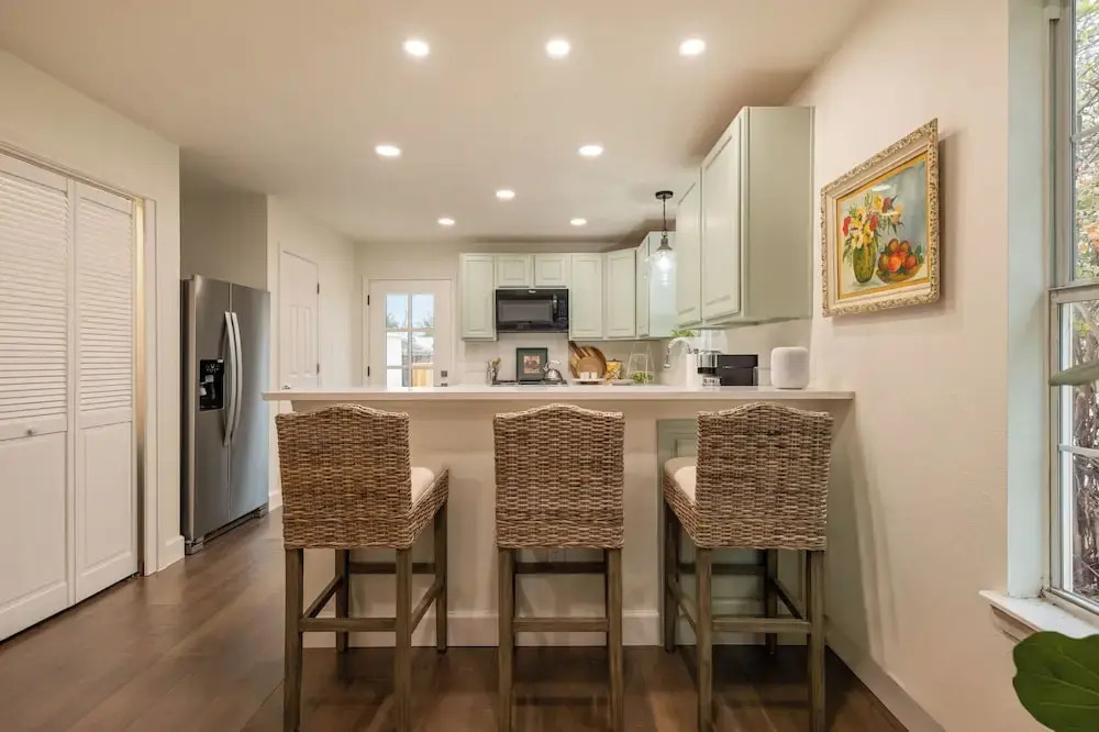 < 1 Mi to Georgetown Square: Pet-friendly Getaway!