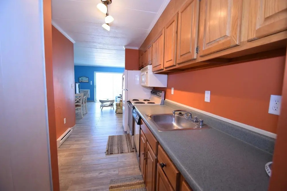 Oceanwalk East 411 1 Br condo by RedAwning