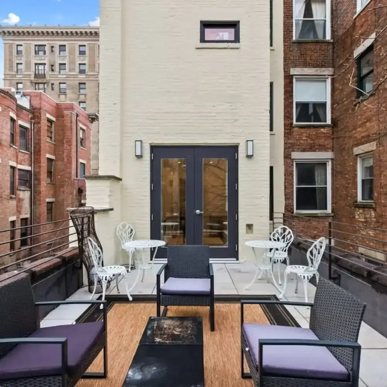 Riverside by Rove Travel 7BR Modern Townhouse