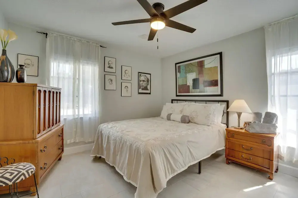 Walk to Redington Beach: Renovated Duplex w/ Patio