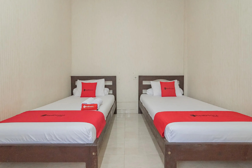 RedDoorz Syariah near Terminal Batu Ampar 2