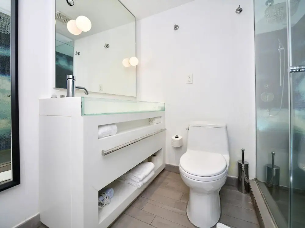 Miami World Rental - Mondrian 808