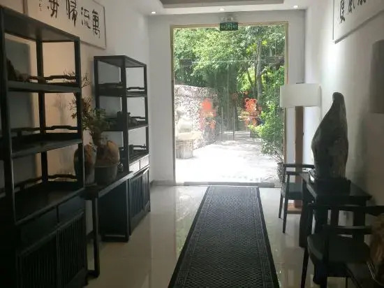 Xingyi Mountain Breeze Inn