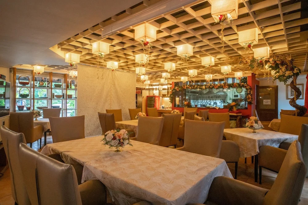 OYO 579 Anisabel Suites