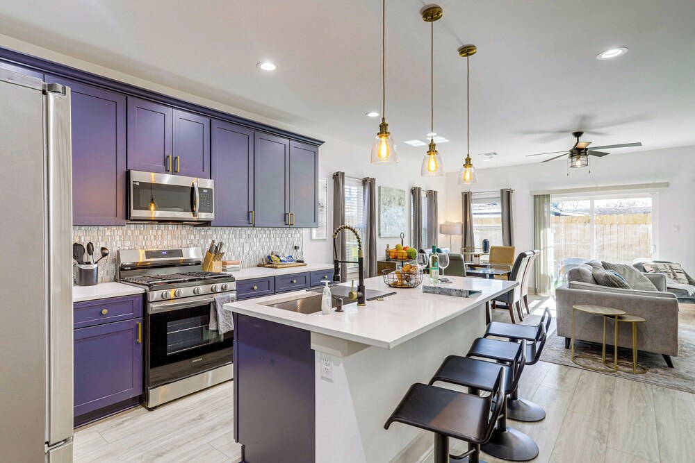 Modern Houston Retreat w/ Patio, 11 Mi to Dtwn