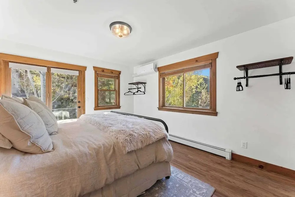 Updated 2 BDR Condo Walk to Deer Valley & City!
