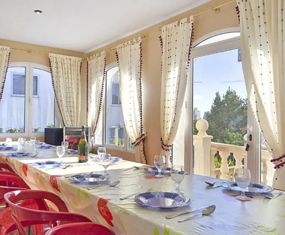 Villa - 8 Bedrooms with Pool and WiFi - 106437