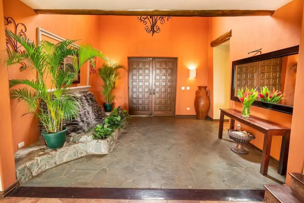 Luxurios Beachfront Villa on Flamingo Beach with Daily Maid and Security