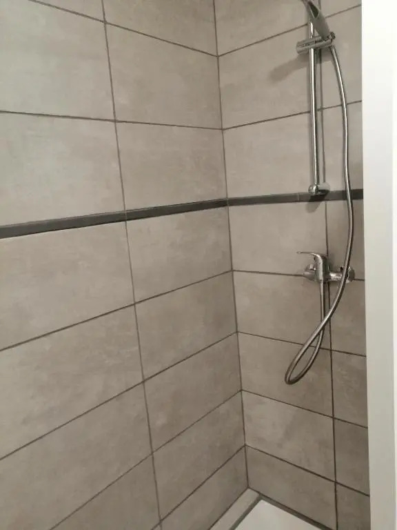 Joyeuse, superbe appartement d'environs 30m2.