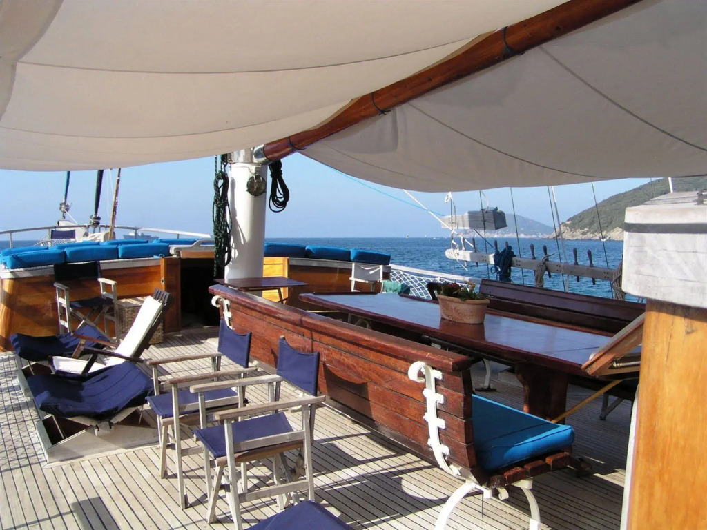 Boat and Breakfast - Mybubu