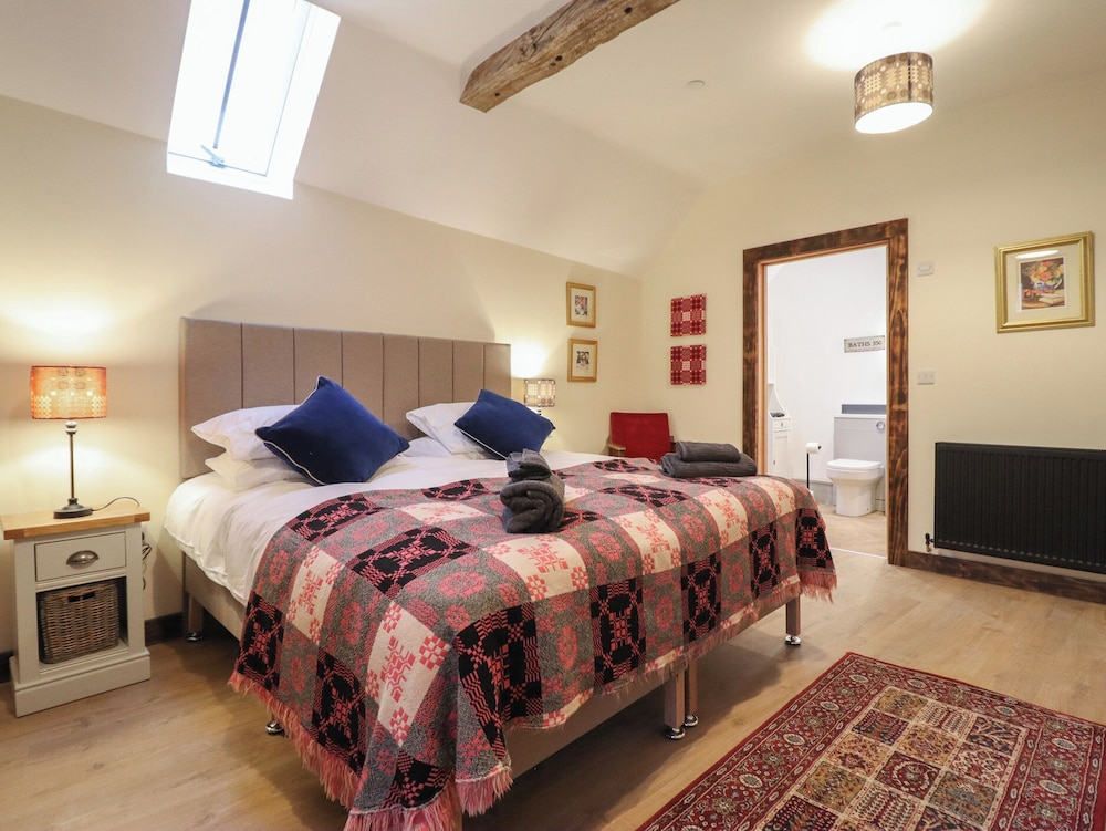 Godre'r Gyrn, Plas Moelfre Hall Barns