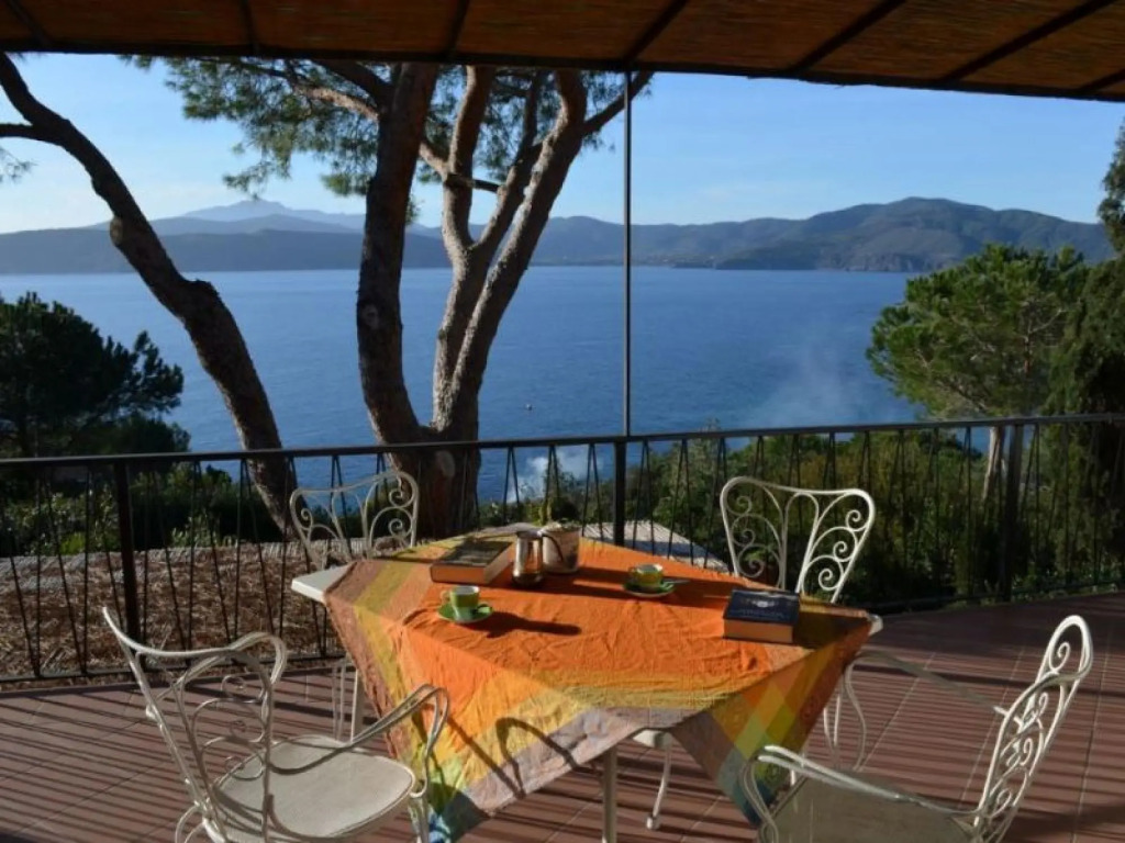 Apartment with panoramic sea view in a two-family villa just a few meters from the sea-RIPA DEI CARRAI2