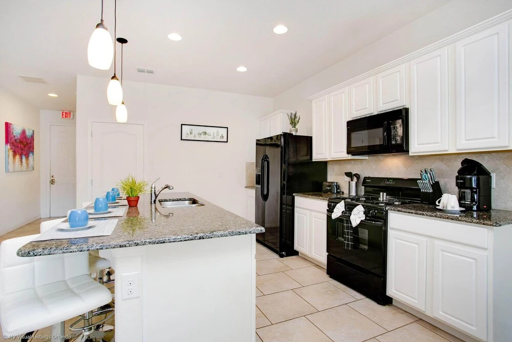 Enjoy the Private View! Roomy Town Home With Pool, 20 Mins From Disney #5st739