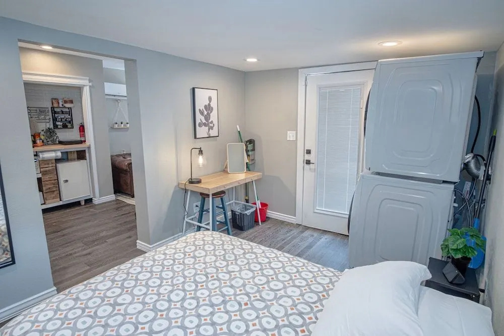 Adorable Guesthouse So Close to Amazing Downtown