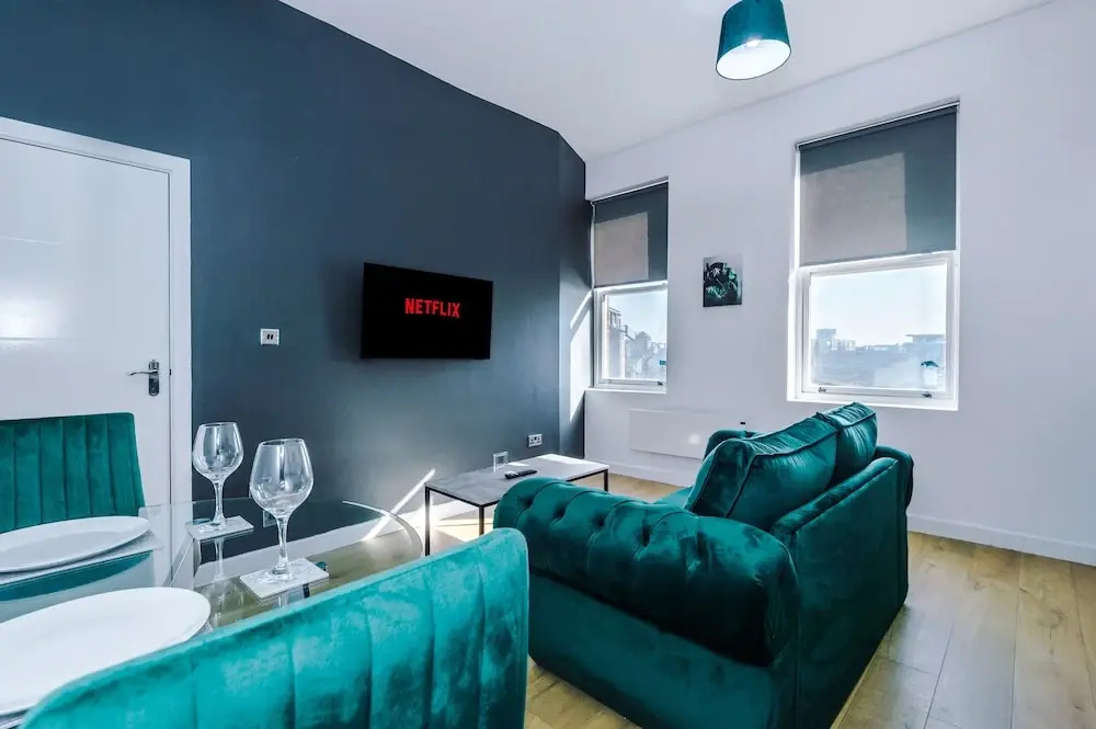 Stylish 2-Bed Apartment - City Centre