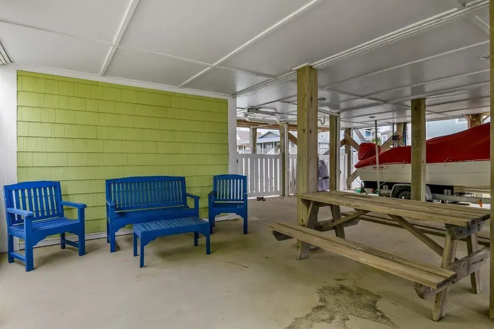 Bozeman Beach 4 Bedroom Home by Redawning