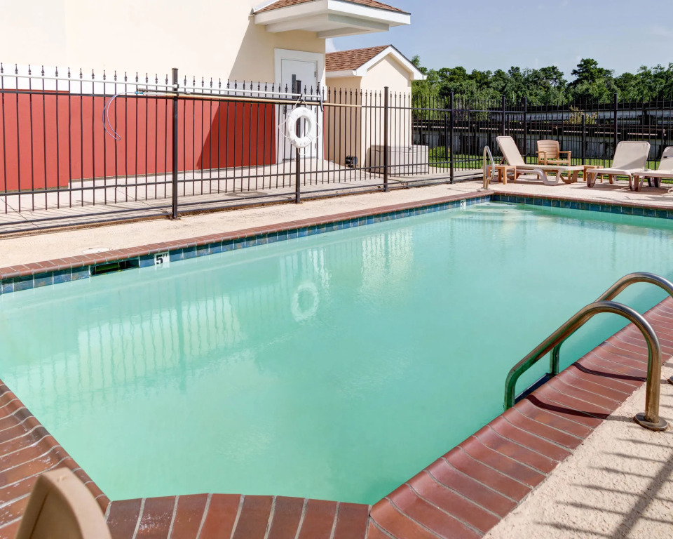 Suburban Extended Stay LaPlace