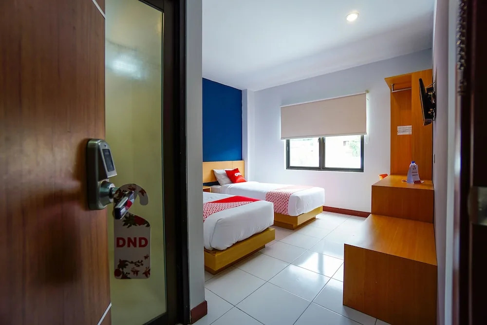 OYO 2515 D'karombasan Hotel