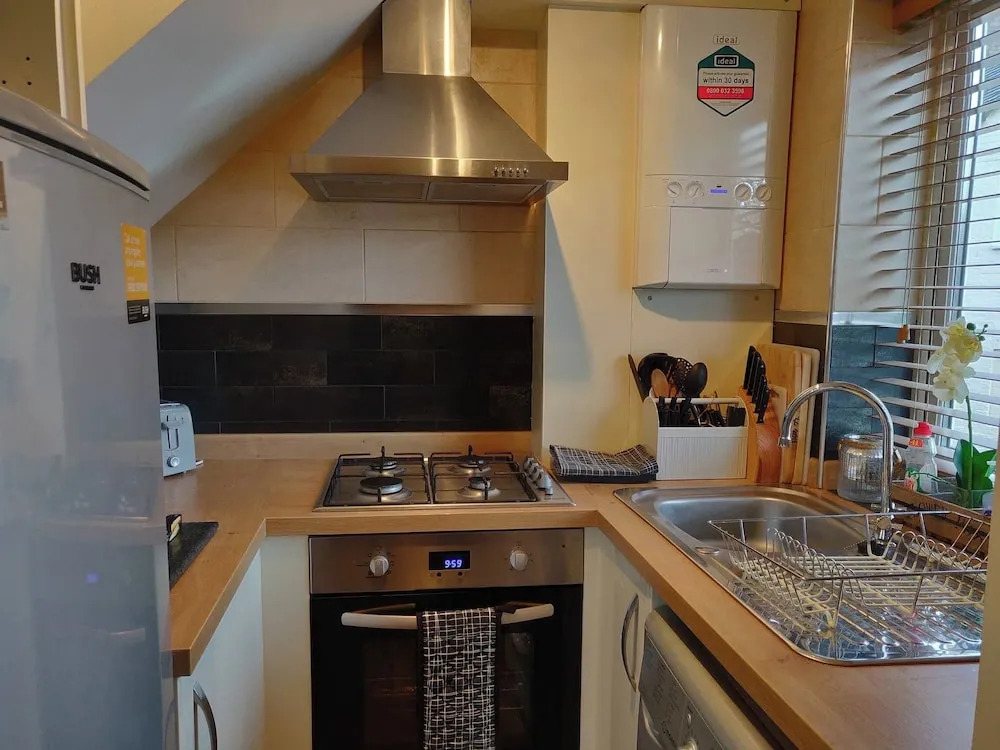 Waterfront House 3 BR Parking St Neots Town Centre