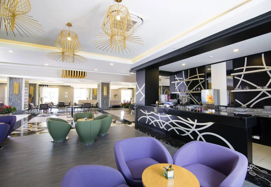 Port River Hotel & Spa