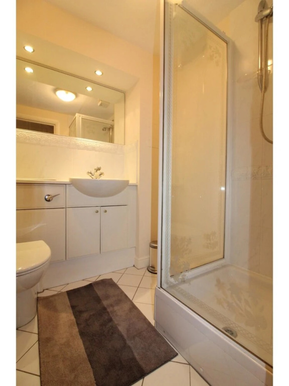 Charming 2BR Flat for 6 In Historic Old Town