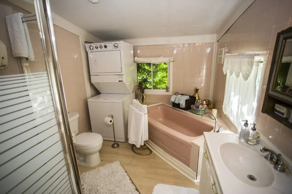 Niagara On The Lake Historic Rental Cottage
