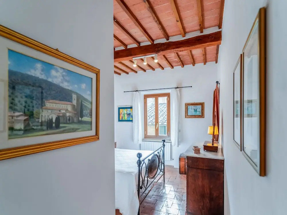 Vintage Holiday Home in Montepulciano With Heating