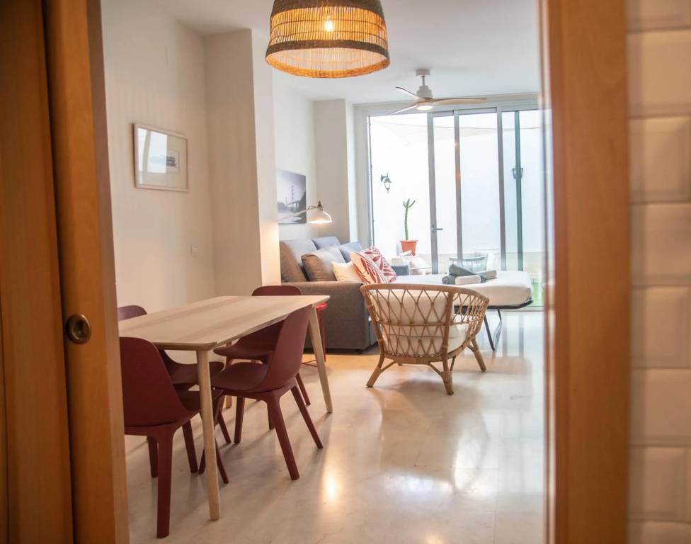Charming 2 Bedroom Apartment with Private Roof-Top in the Heart of Seville