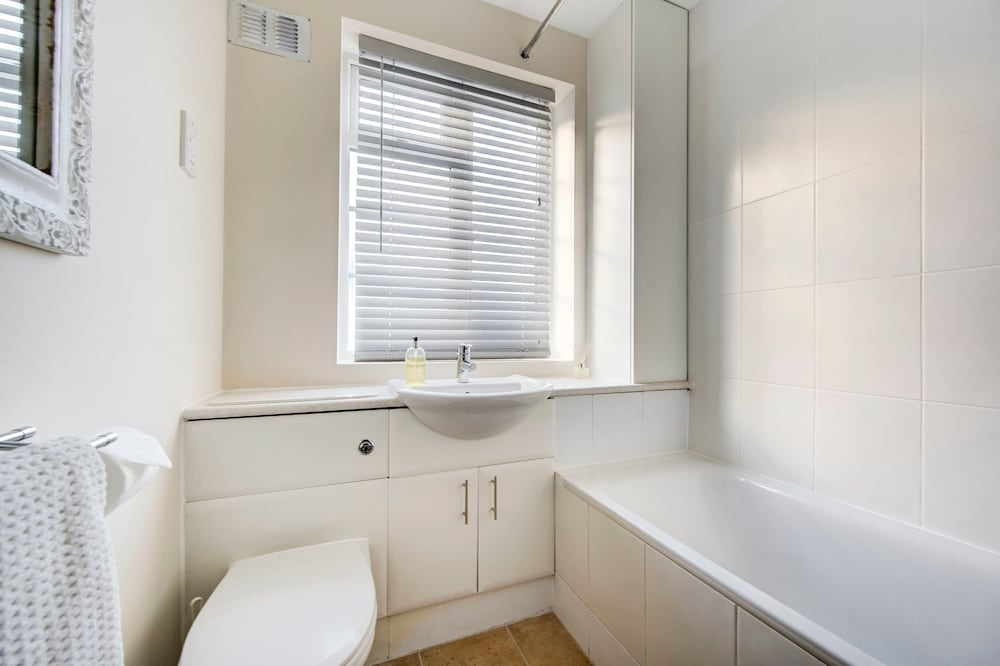 Modern Flat Near Pitshanger Park