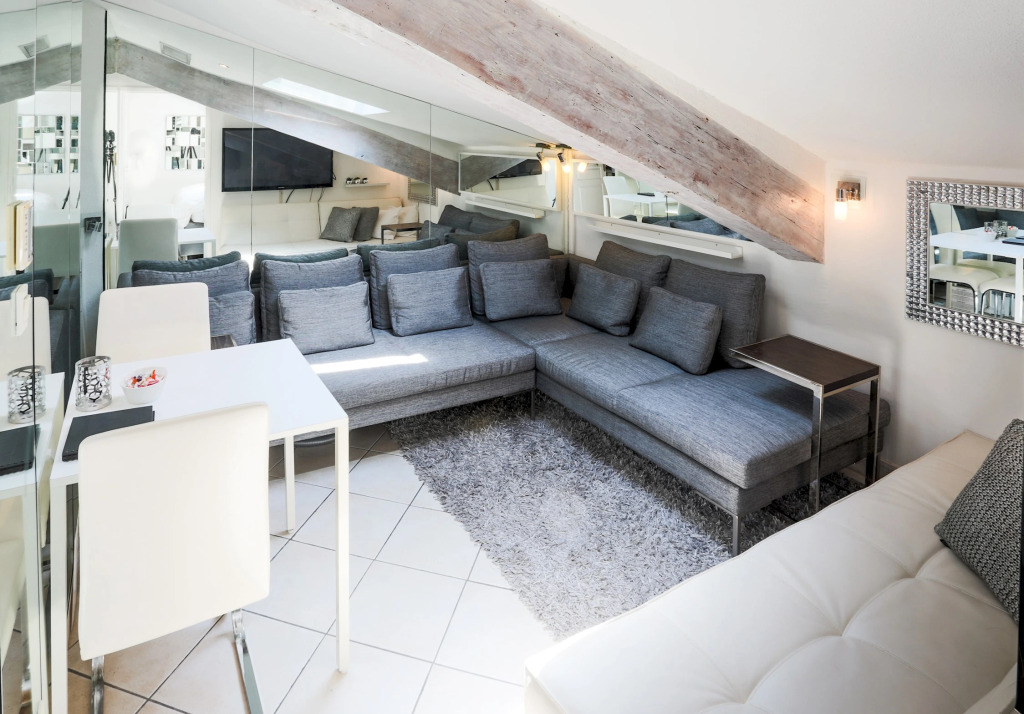 2 room CROISETTE behind CARLTON HOTEL (NEW)