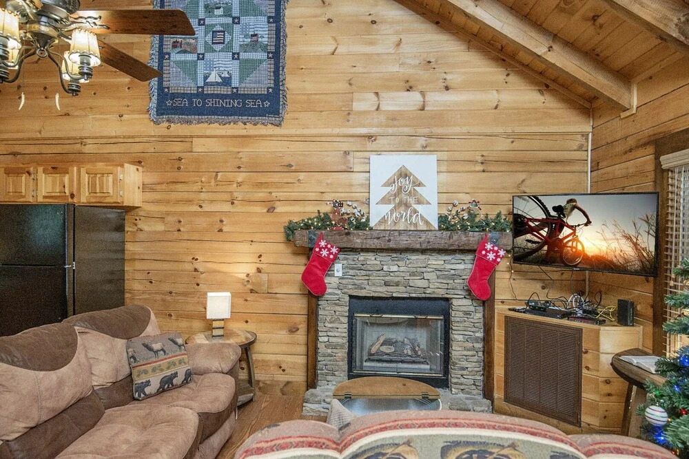 Cuddlin Up by Heritage Cabin Rentals