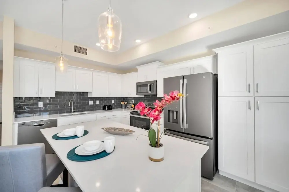 Stunning Lakeview Condo w FREE Resort Access