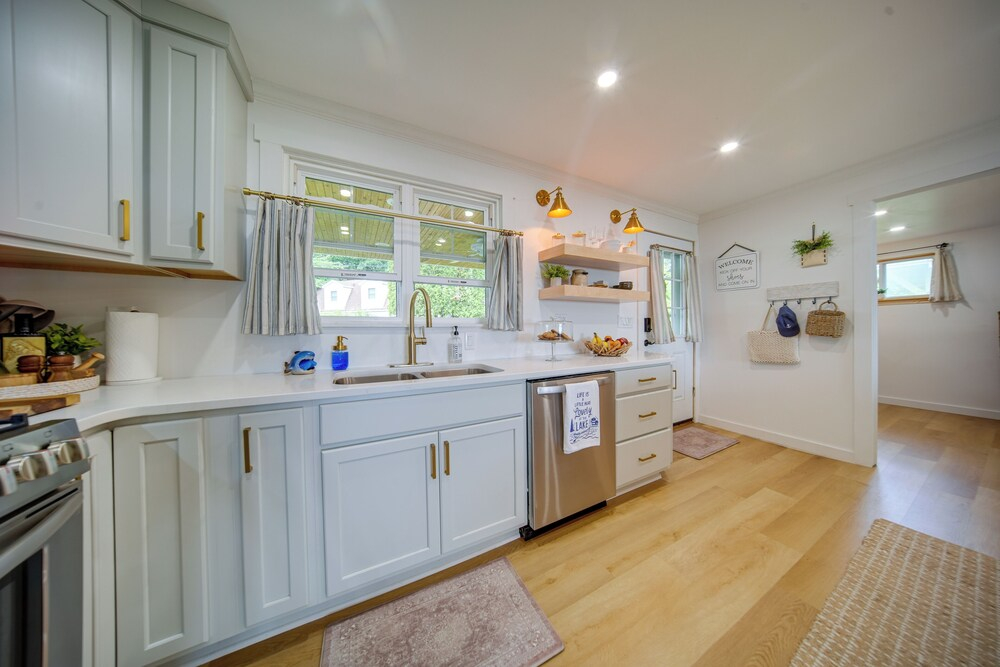 Lakefront Chautauqua Cottage Getaway