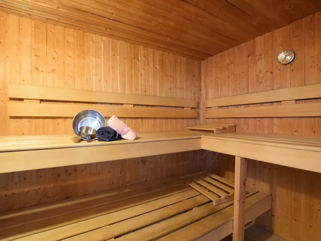 Pastoral villa in Heure with bubble bath, sauna, terrace and large garden
