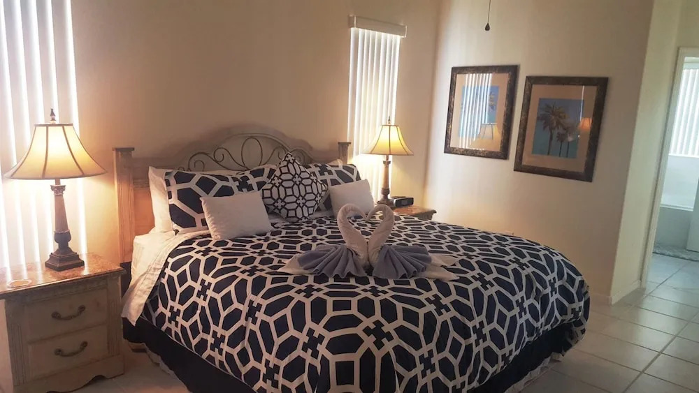 South Facing Pool And Spa With Conservation View Close To Disney