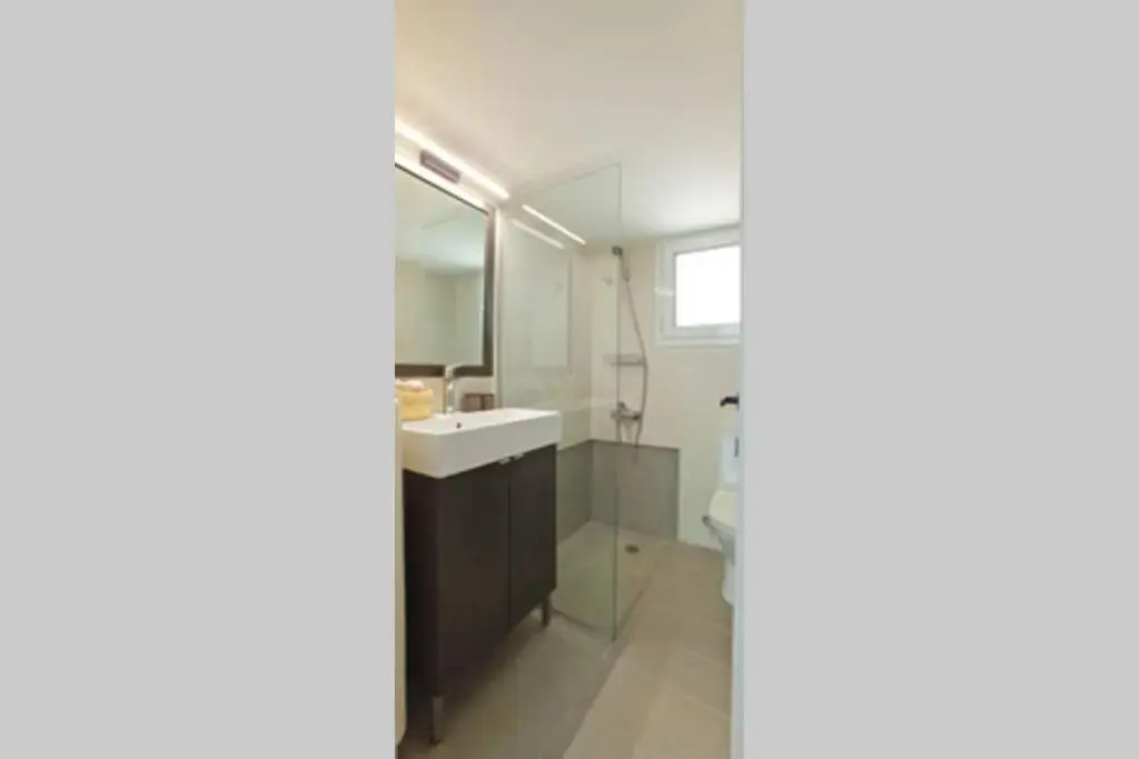 COZY Stylish Apt., 800m to METRO, 2min to Highway